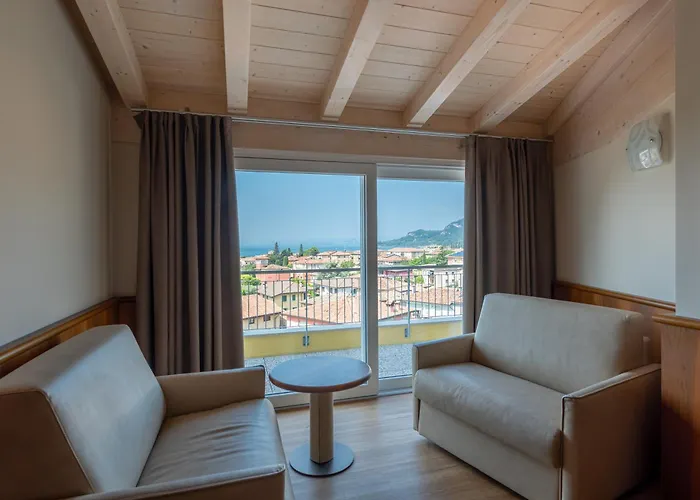 Palme & 3* Garda (Verona)