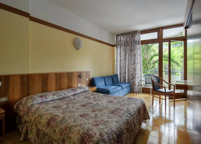 Palme & Hotell Garda (Verona)